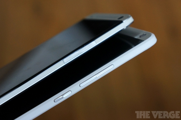 HTC One max官方图 手机背部配指纹识别
