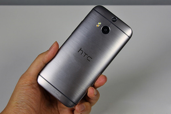 HTC M8就拥有很强烈的金属质感