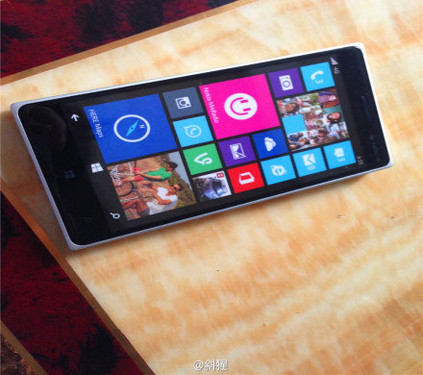 930与1020合体 Lumia 830真机照曝光第2张图