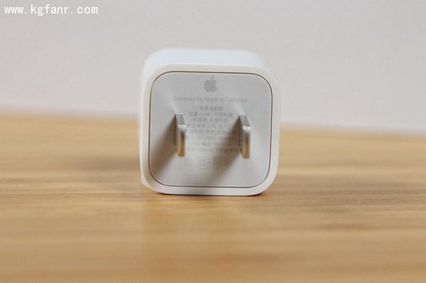 图为Apple Watch电源适配器