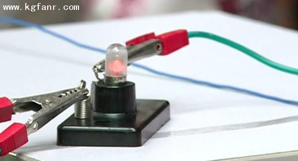 作死实测：对着电线撒尿 真的会触电吗？
