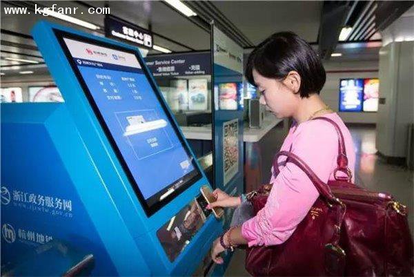 杭州地铁与支付宝合作：买地铁票可获餐饮优惠券